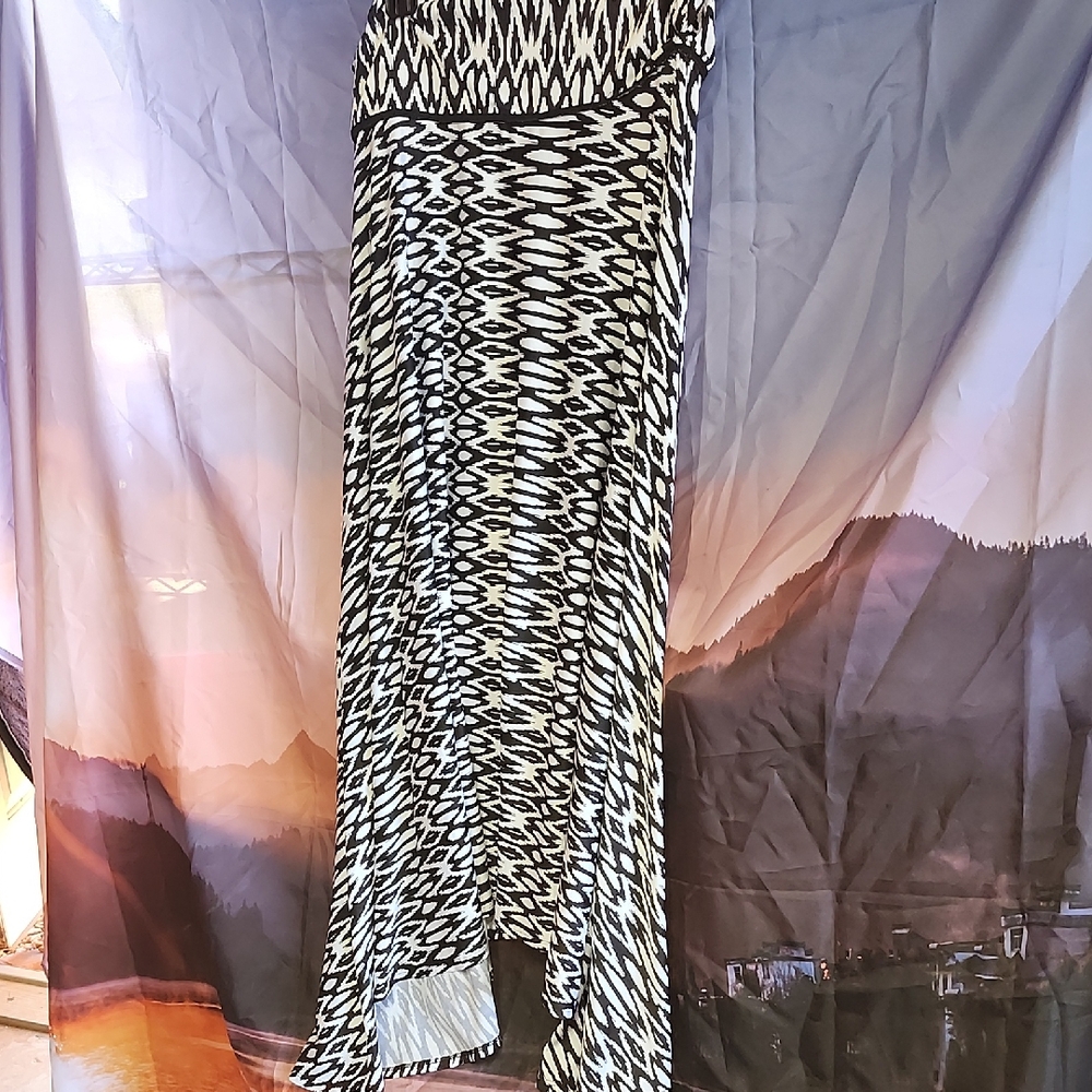 *New Directions Black and White Patterned Maxi Skirt